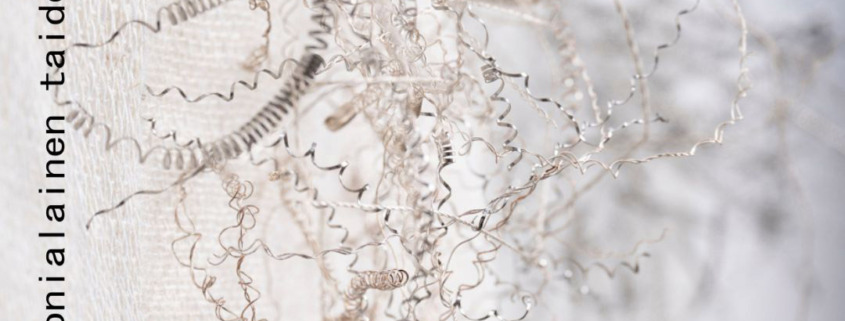 Liikahtaa -taidenäyttely 10+1 taidekollektiivilta Pirkanmaalta Täky Galleriassa